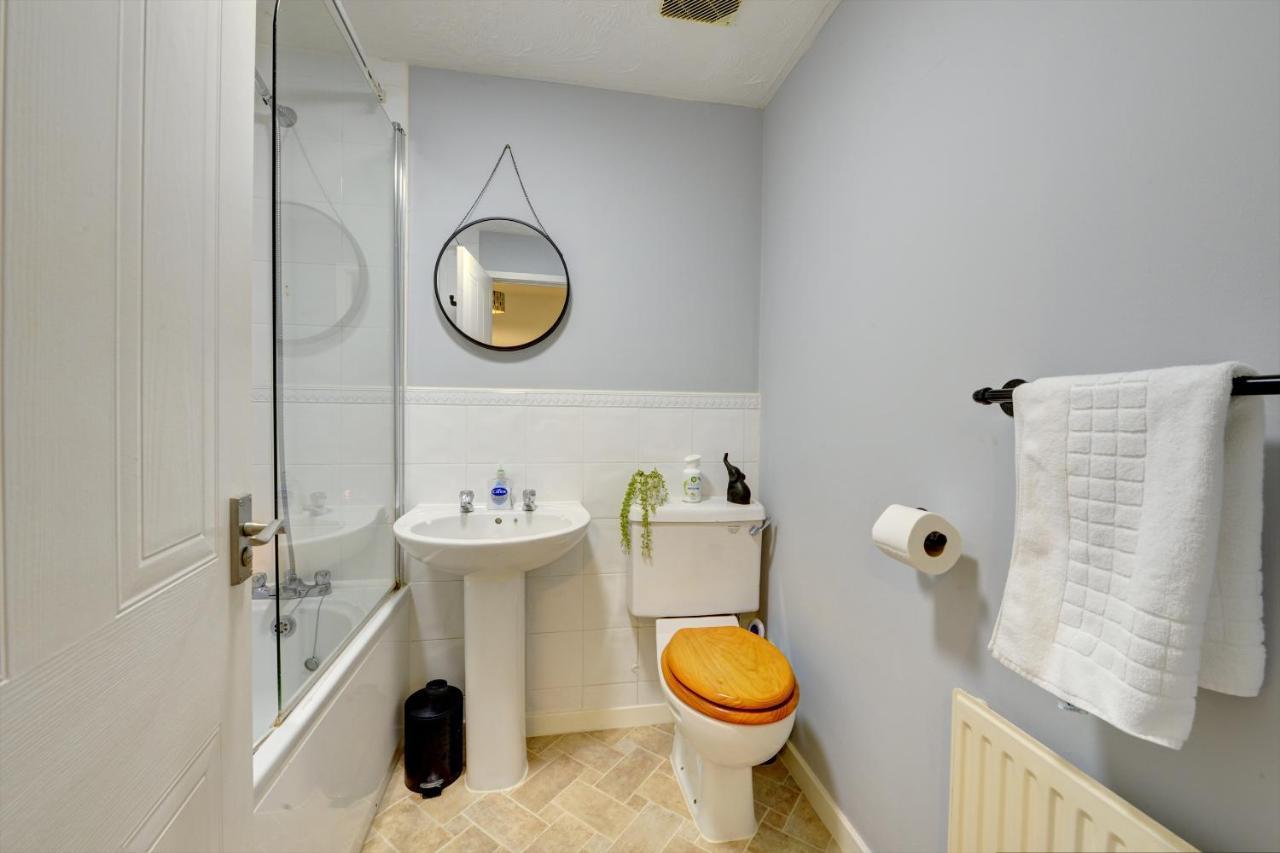 Modern 2 Bed House Sleeps 6 Southam Town Centre - Inspire Homes Ltd Exterior foto